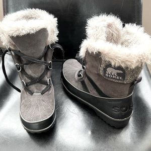 Sorel Womens 9 Fur and Suede Waterproof Winter Boots